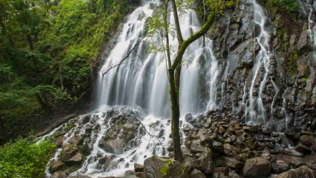 Cascada Velo de Novia| Imagen extraída de pueblosmagicos.mexicodesconocido.com.mx