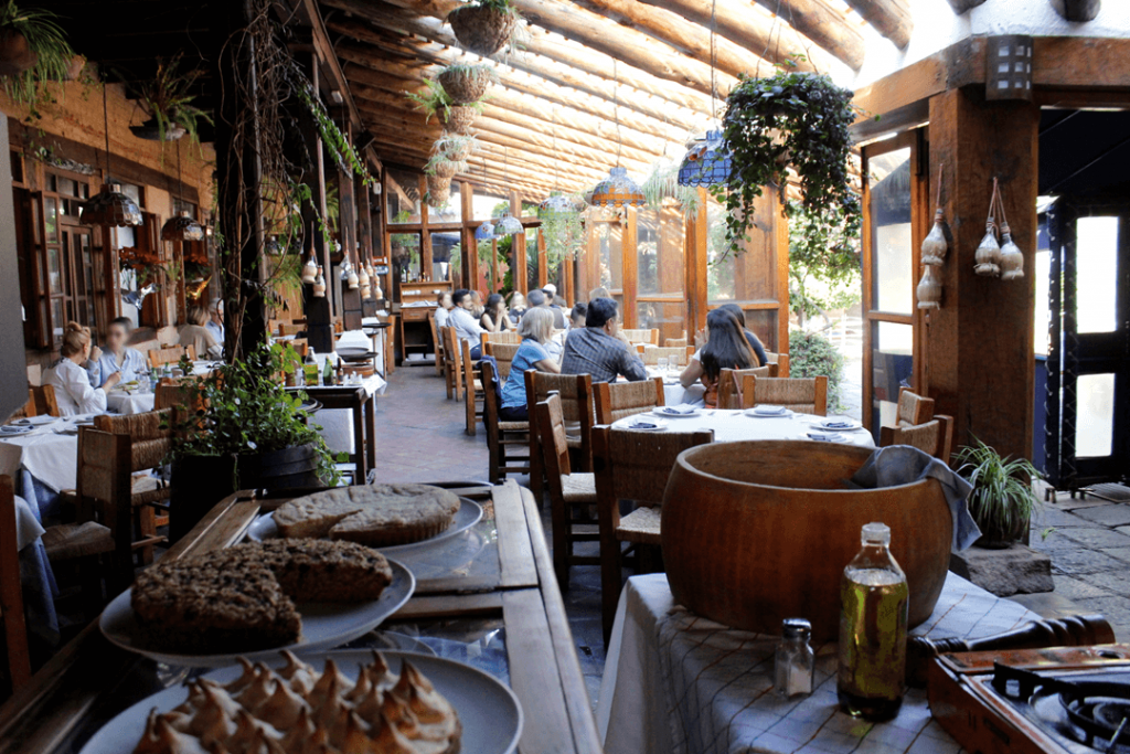 rustic and inviting interior of one of the best restaurants in Valle de Bravo, Dipao, featuring cozy seating and a selection of delicious desserts.