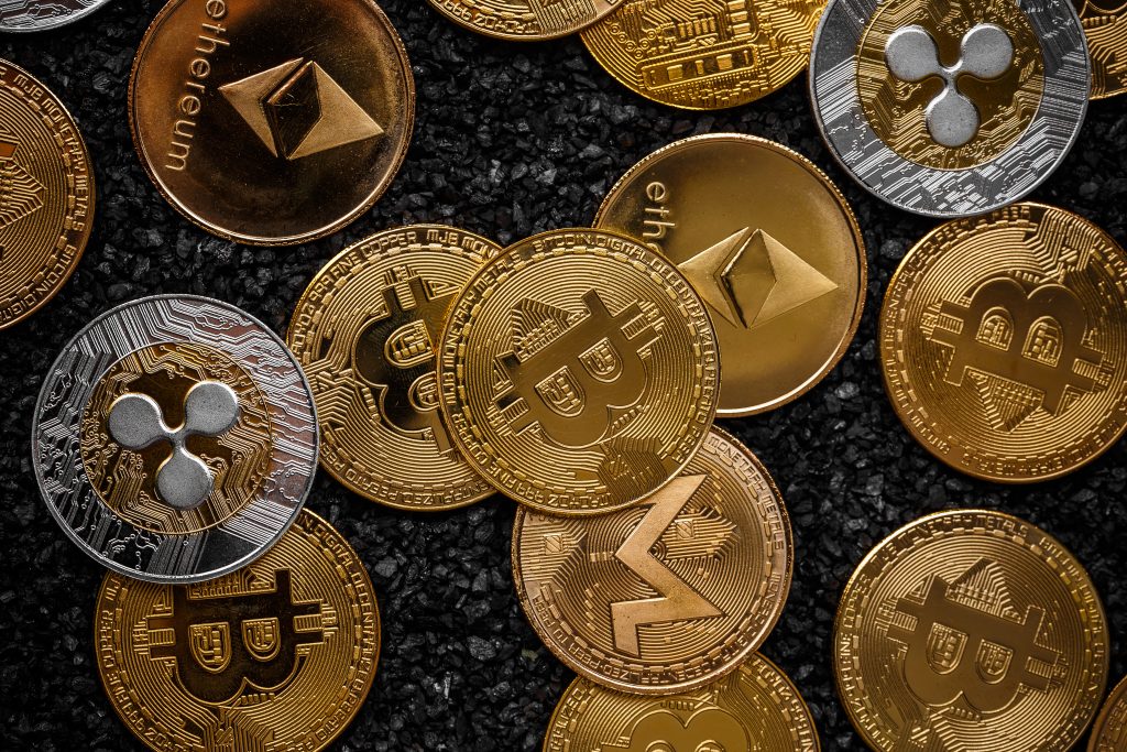 Set of cryptocurrencies with a golden bitcoin on the middle